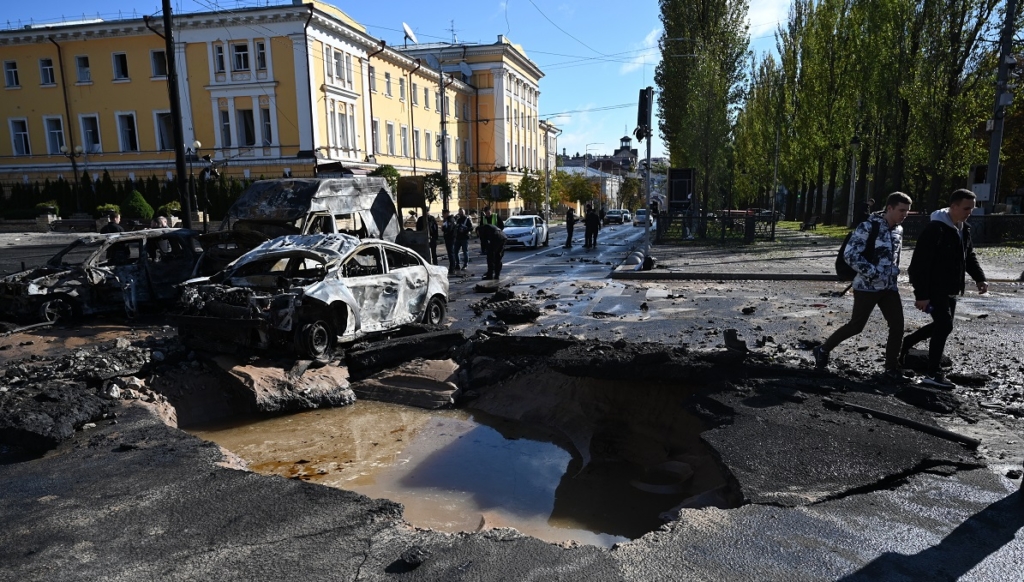 KYIV, UKRAINE - OCTOBER 10: A view of the scene after several explosions rocked the Ukrainian capital, Kyiv on October 10, 2022. At least eight people were killed in Ukraine's capital early on Monday in a Russian strike on several cities, according to the country's authorities. At least 24 people were injured in the shelling of Shevchenkivskyi, an urban district in Kyiv, said the Ukrainian Interior Ministry. (Photo by Viacheslav Ratynskyi/Anadolu Agency via Getty Images)
